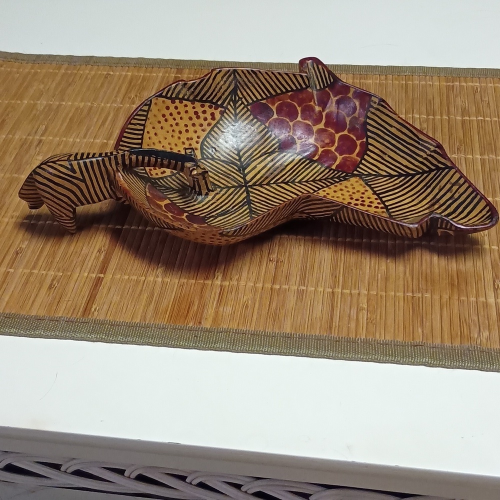 Zebra timber dish - Picture 2 of 8